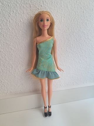 Vestidos y accesorios para Barbie / otras muñecas
