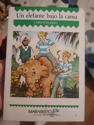 Un elefante bajo la cama - Carlos Puerto