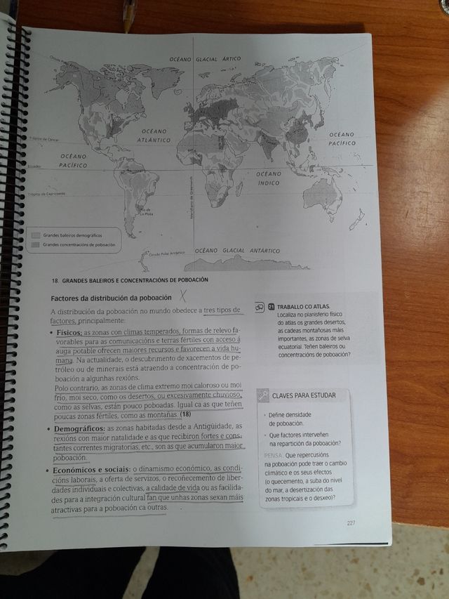 Libro de  historia de 2 ESO . Santillana