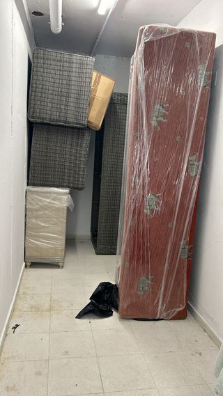 portes y mudanzas // moving company