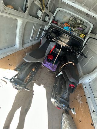 portes y mudanzas // moving company