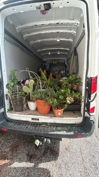 portes y mudanzas // moving company