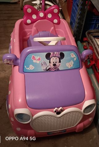 Auto elettrica a pedali per bambini