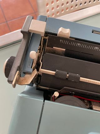 Máquina de escribir Oliveti 46