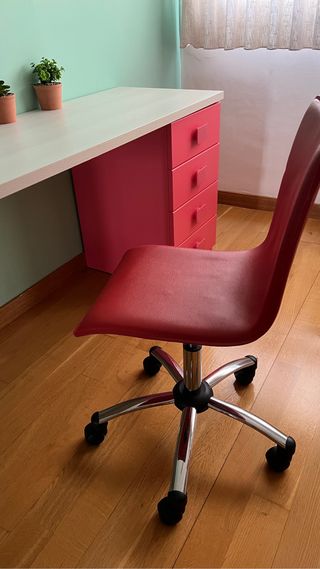 mesa de estudio juvenil hecha a medida con silla