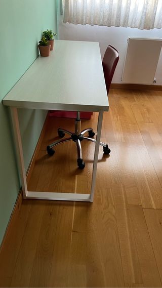 mesa de estudio juvenil hecha a medida con silla