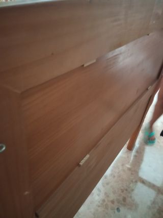 Se vende cabecero y somier de 105.