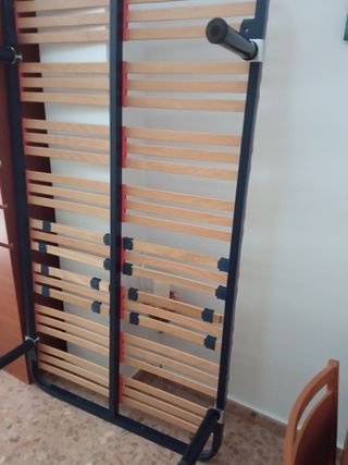 Se vende cabecero y somier de 105.