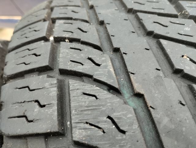 Neumáticos 4x4. 225/75R 16. 104S. 50 €