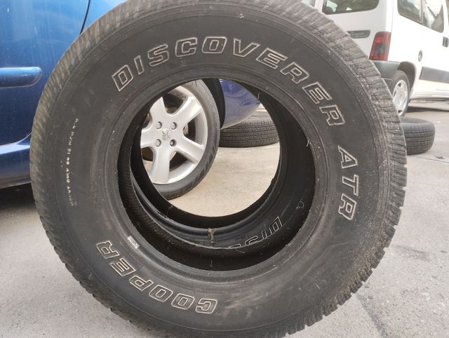 Neumáticos 4x4. 225/75R 16. 104S. 50 €