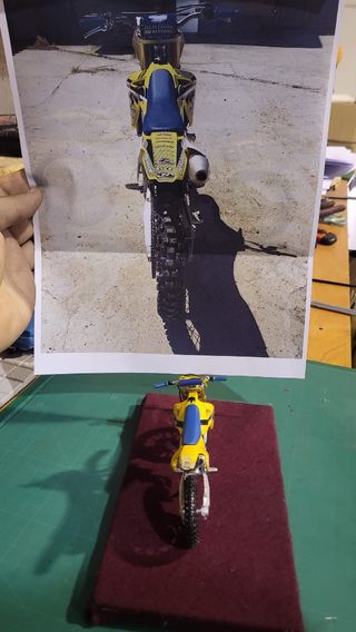 maqueta moto Suzuki Trial