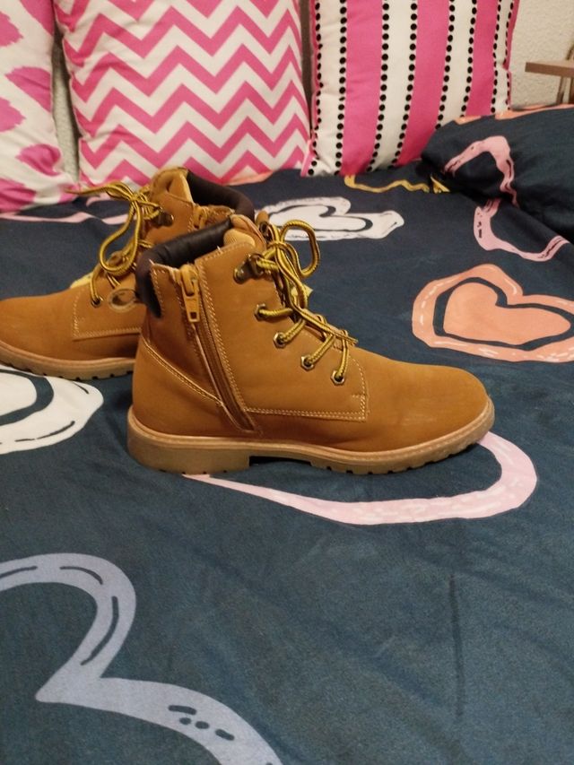 Botas niña modelo melocotón talla 34