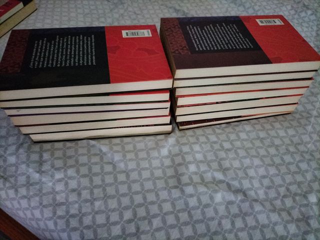 Lote de novelas juveniles en tapa dura