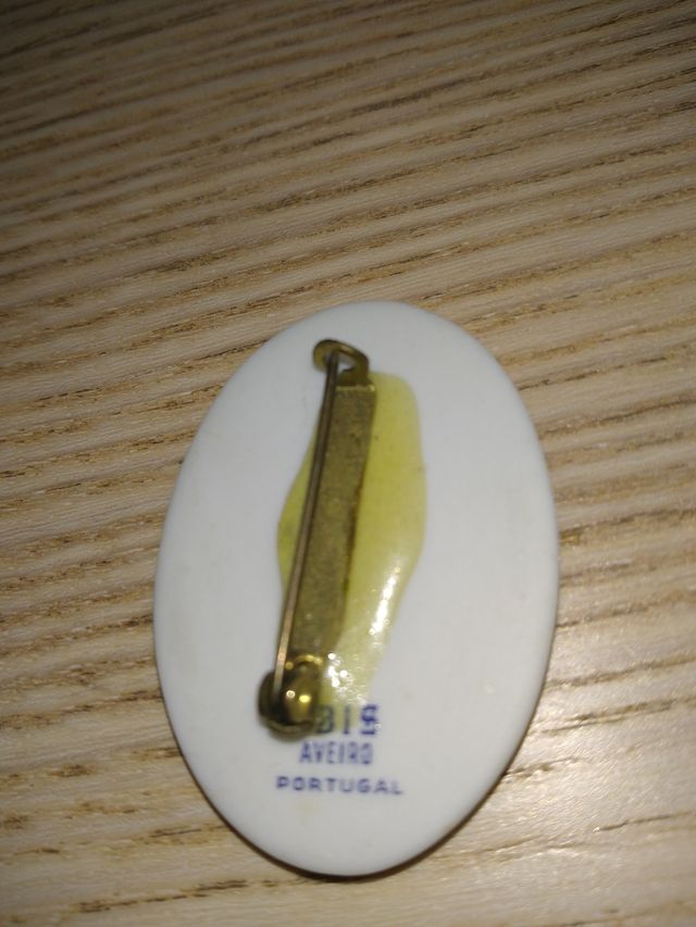 Broche con inicial grabada "P" Cerámica Ibis, Avei