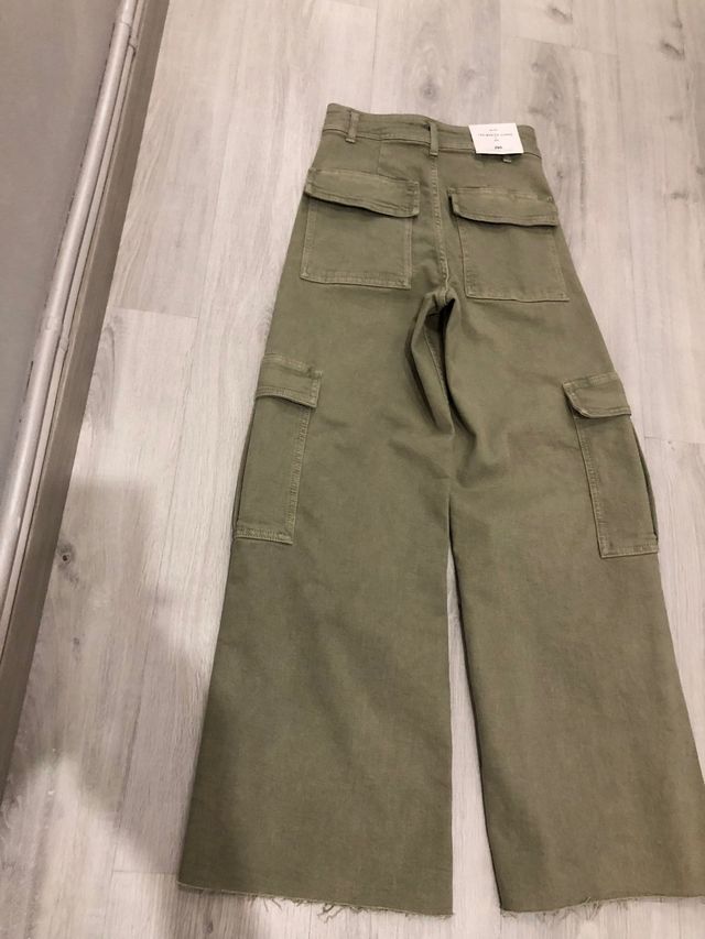 Pantalón cargo talla 34 Zara