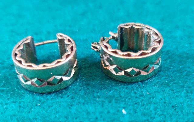 Pendientes chapados en oro