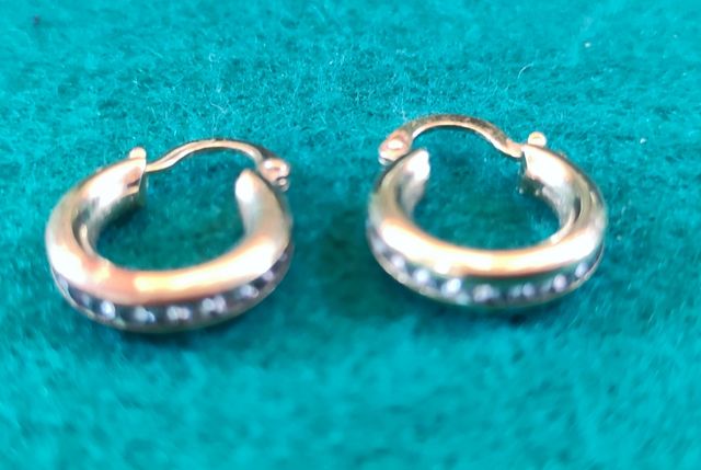 Pendientes chapados en oro