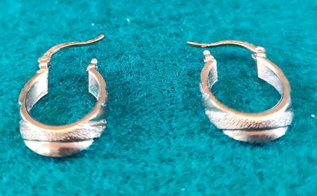 Pendientes chapados en oro