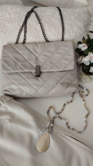 Bolso acolchado beige
