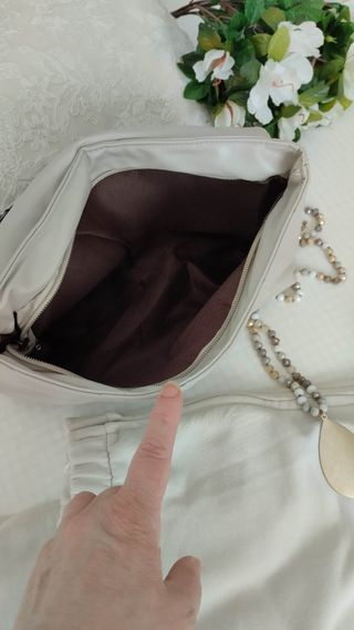 Bolso acolchado beige