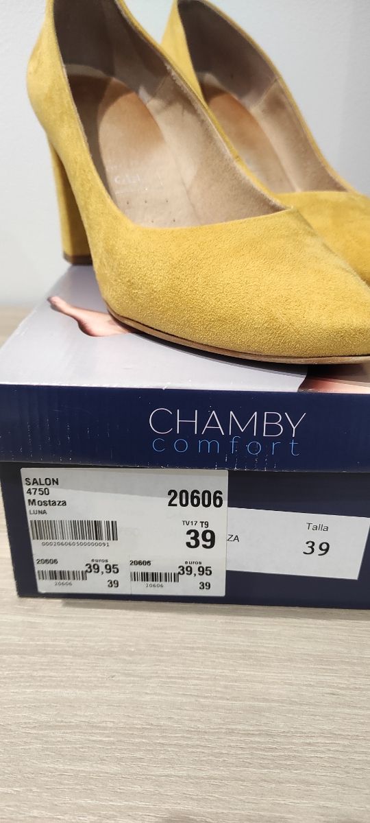 Zapato salón color mostaza