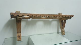 Estantería rústica antigua.