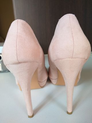 Zapatos de tacón rosas