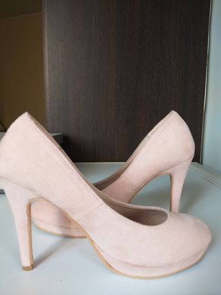 Zapatos de tacón rosas