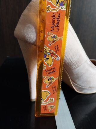 Zapatos de tacón rosas