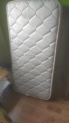 Cuna madera y colchón incluido