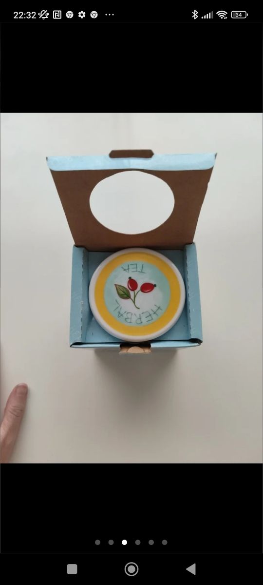 Taza cerámica de té con filtro y tapa