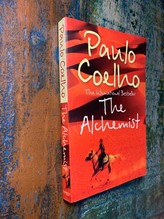 Libro en inglés: The alchemist.