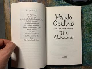 Libro en inglés: The alchemist.