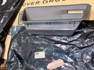 YXX2379LG Guantera trasera izquierda orig Rover