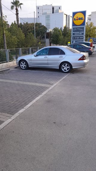 Mercedes-Benz Clase C 2004