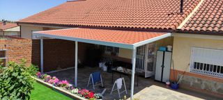 Se realizan porches a medida.