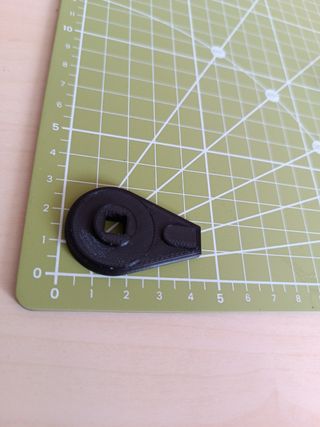 Alfa159. Cierre tapa luces maletero.