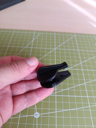 Alfa159. Cierre tapa luces maletero.