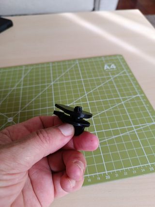 Alfa159. Cierre tapa luces maletero.