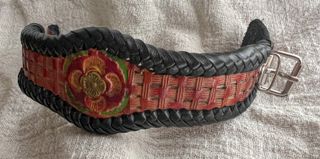 Pulsera de cuero, repujado y trenzado