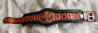 Pulsera de cuero, repujado y trenzado