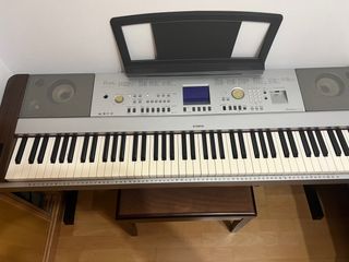 Piano Yamaha electrico + silla