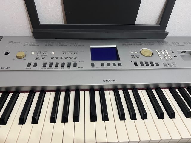 Piano Yamaha electrico + silla