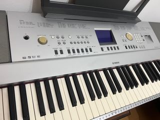 Piano Yamaha electrico + silla