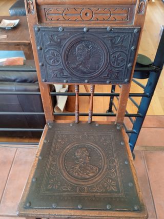 sillas de madera y cuero