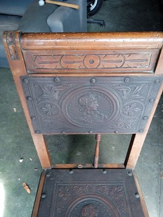 sillas de madera y cuero
