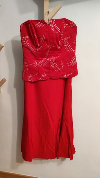 TRAJE DE FALDA,CORPIÑO Y FULAR