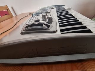 Alesis Fusion HD6 workstation bueno estado