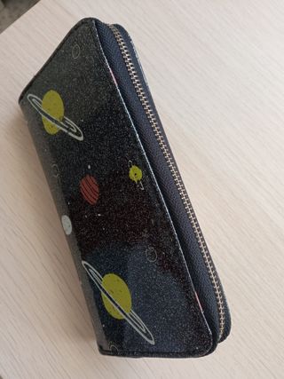 Cartera planetas Stradivarius.