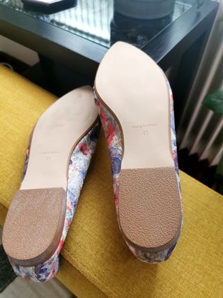 Bailarinas tela encaje. A estrenar. Zapato plano.